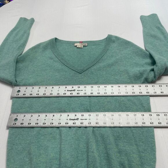 Label + Thread Women’s Green V Neck Cashmere Pullover Sweater Size Medium - Picture 3 of 9